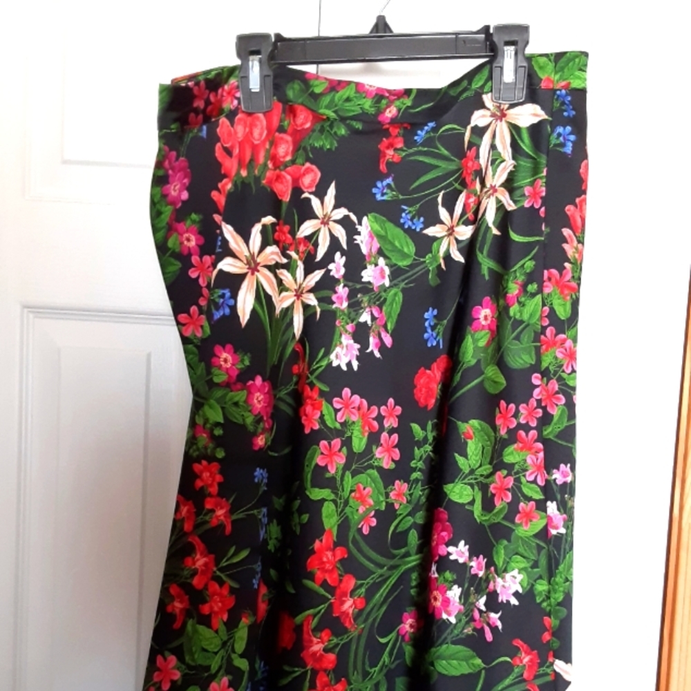 NWOT Liz Claiborne Floral Skirt